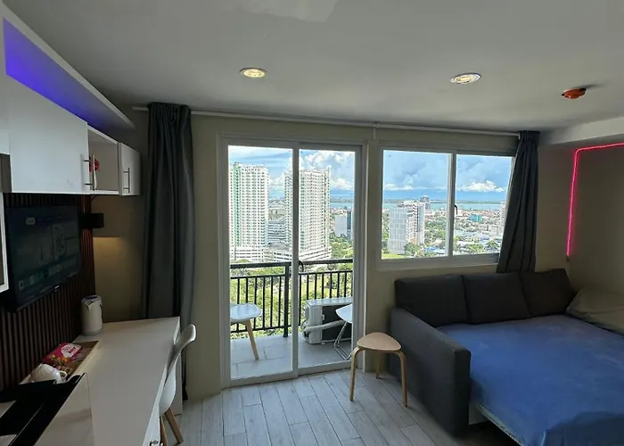 Sea View Near Ayala Mall With Pool And Fast Wifi * Cebu