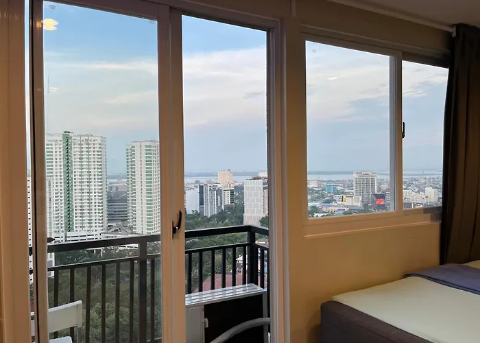 Sea View Near Ayala Mall With Pool And Fast Wifi * Cebu