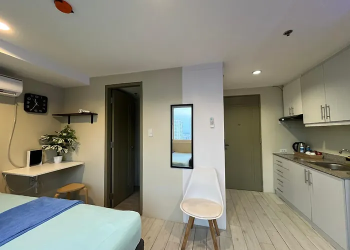 Sea View Near Ayala Mall With Pool And Fast Wifi Apartment