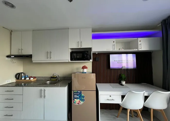Sea View Near Ayala Mall With Pool And Fast Wifi Cebu